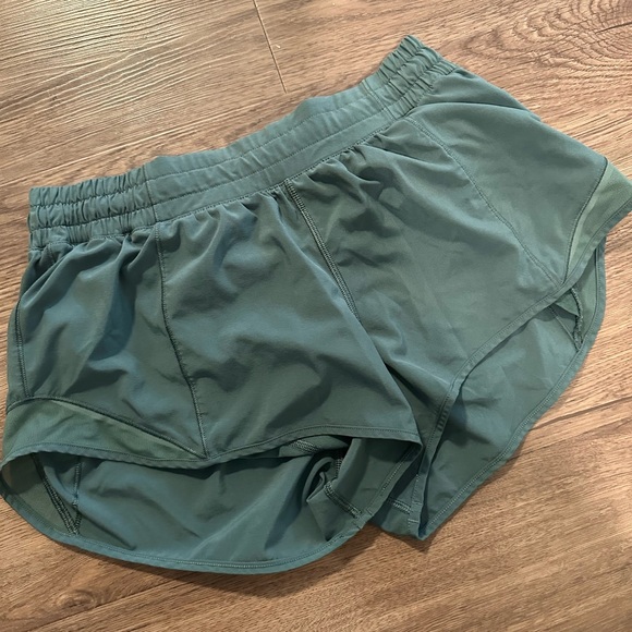 Hotty Hot 2.5” Green shorts - Picture 1 of 3